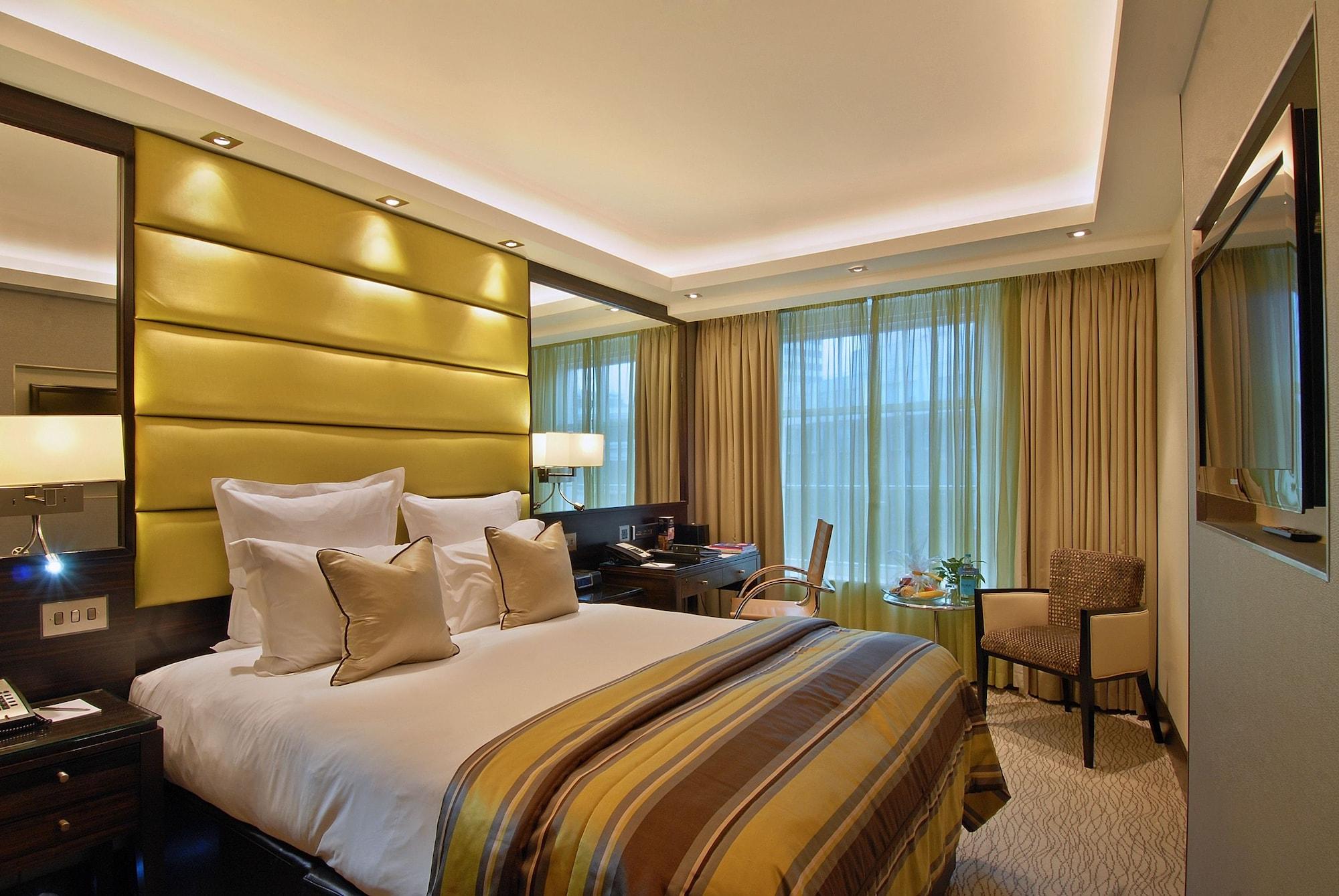 เดอะ มาร์เบิล อาร์ช ลอนดอน Hotel ภายนอก รูปภาพ A bedroom at the InterContinental London The O2