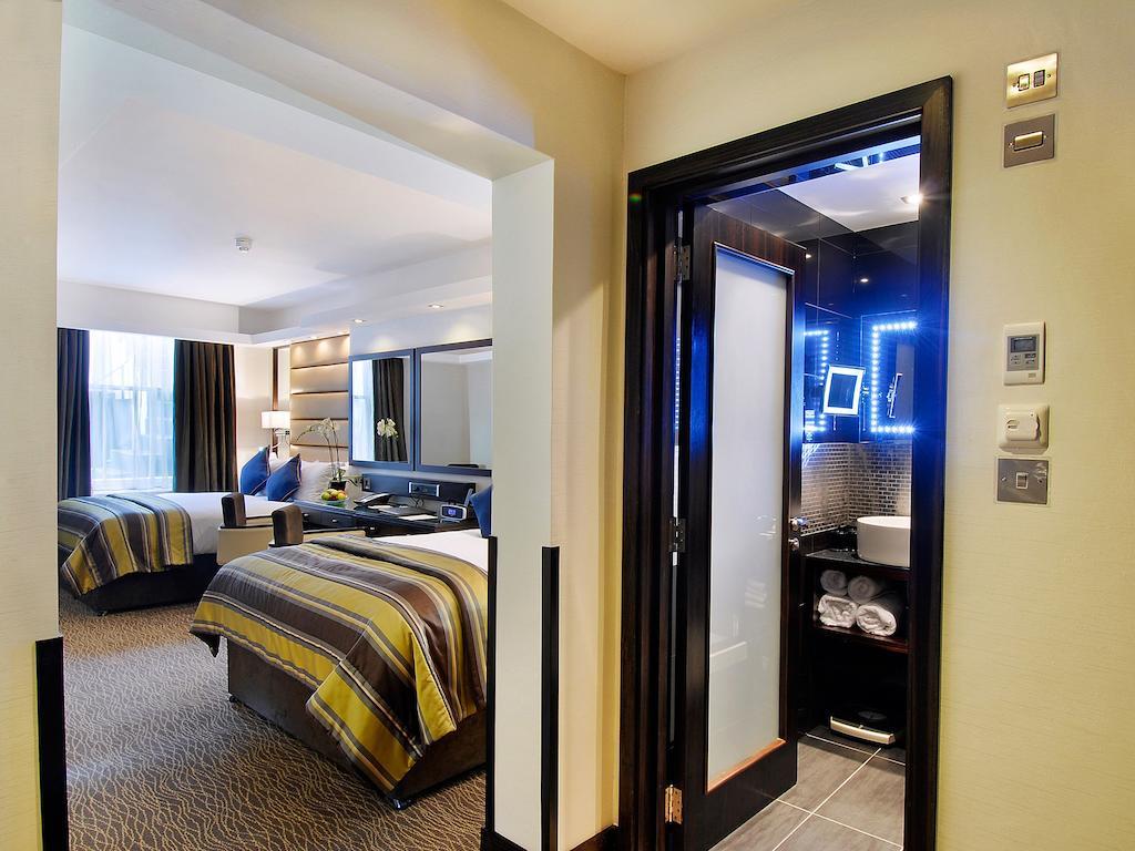เดอะ มาร์เบิล อาร์ช ลอนดอน Hotel ภายนอก รูปภาพ A room at the Hilton London West End