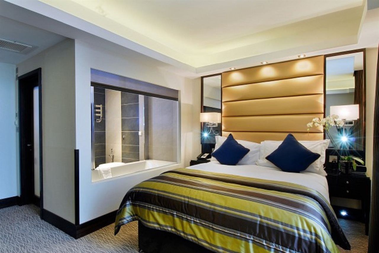 เดอะ มาร์เบิล อาร์ช ลอนดอน Hotel ภายนอก รูปภาพ A bedroom at the InterContinental London The O2